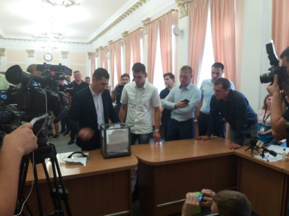 Депутаты собрали 29 голосов за освобождение мэра Полтавы Александра Мамая