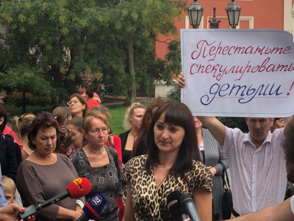 В Одесі мітингують батьки загиблих у "Вікторії"