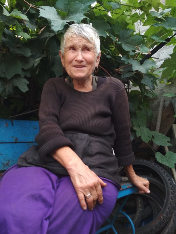 Людмила Куделя живет на окраине Авдеевки, в нескольких сотнях метров от линии соприкосновения