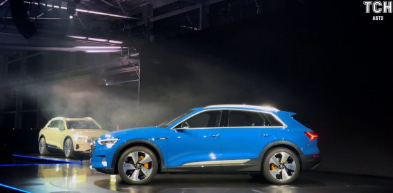 Audi официально представила первый Audi запустили в производство электрический кроссовер серийный электрический автомобиль - E-tron. Фото: ТСН
