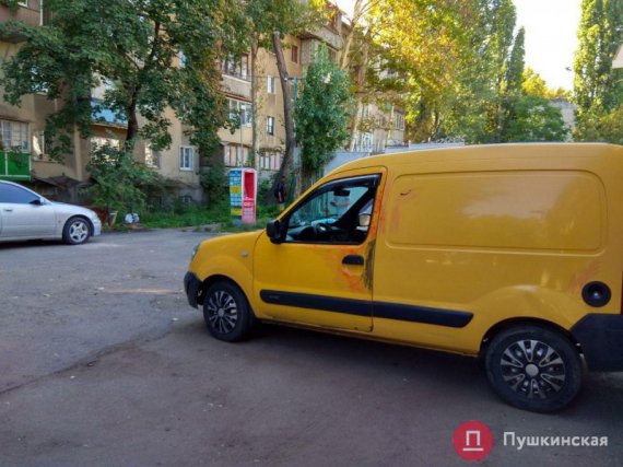 В Приморському районі Одеси невідомі напали на інкасаторів, які обслуговують термінали поповнення мобільного зв'язку.  Поранено двоє працівників