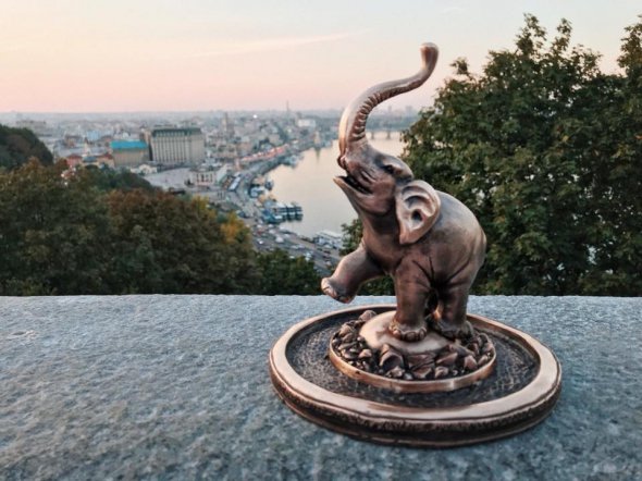 Это уже 9-я по счету мини-скульптура в Киеве