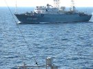 Російський розвідник "Приазов'я" збилзився на 300 метрів до українського судна управління "Донбас". Провокацію зафіксували