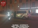 На вул.  Регенераторній в Києві чоловік поклав під авто невідомий предмет. За секунду пролунав вибух і авто загорілося