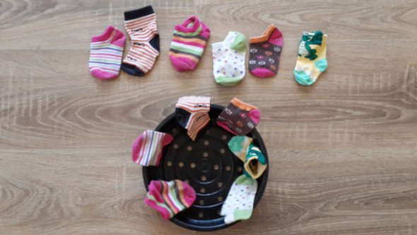 Гра зі шкарпетками корисна для зіставлення.