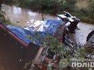 Неподалік села Солочин Свалявського району Закарпаття вантажівка  Renault Magnum злетіла з мосту. Загинув  56-річний водій