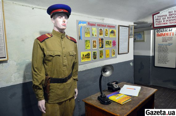 На входе в музей посетителей встречает ... сержант МГБ