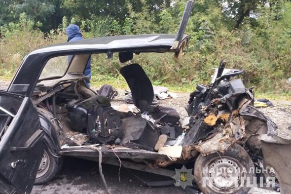 На Тернопільщині сталося смертельне зіткнення   «ВАЗ-2106» та Volkswagen Polo.   Загинуло 3 людей