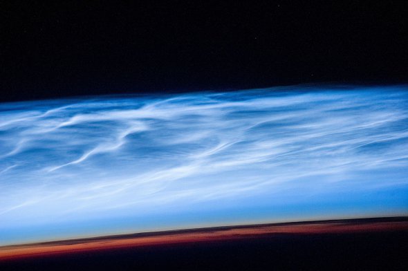 NASA засняло серебристые облака. Фото: naked-science.ru