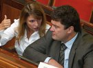2002 та 2006 Порошенко потрапив до Верховної Ради, на фото він із Юлією Тимошенко