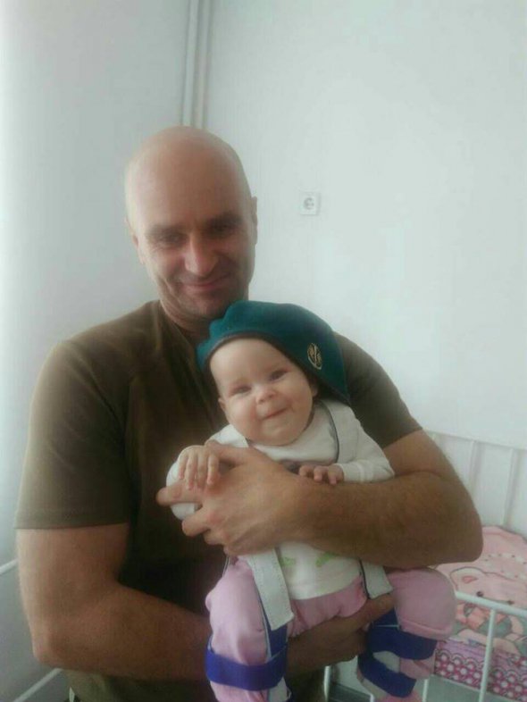 Морпех Антон Гуленко с дочерью Александрой