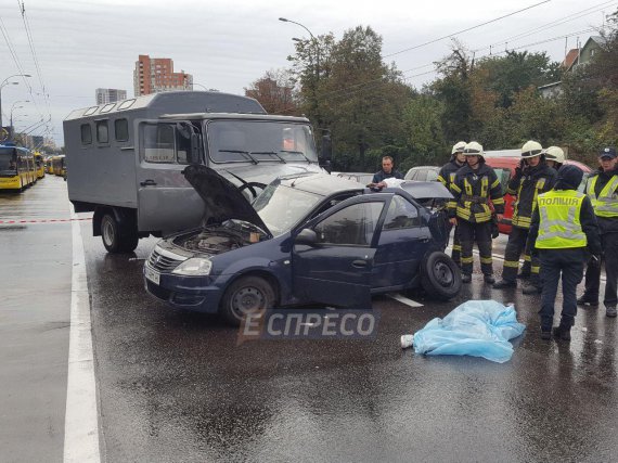 У Києві в ДТП загинув працівник поліції, який вранці їхав на роботу