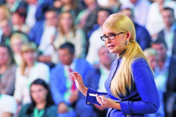 Лідер партії ”Батьківщина” Юлія Тимошенко представляє проект Нового економічного курсу 21 вересня в Києві. Пропонує винести ухвалення документа на Всеукраїнський референдум