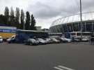 тадіон “Олімпійський”. Паркування в 4 ряди. Фото: auto.24tv.ua