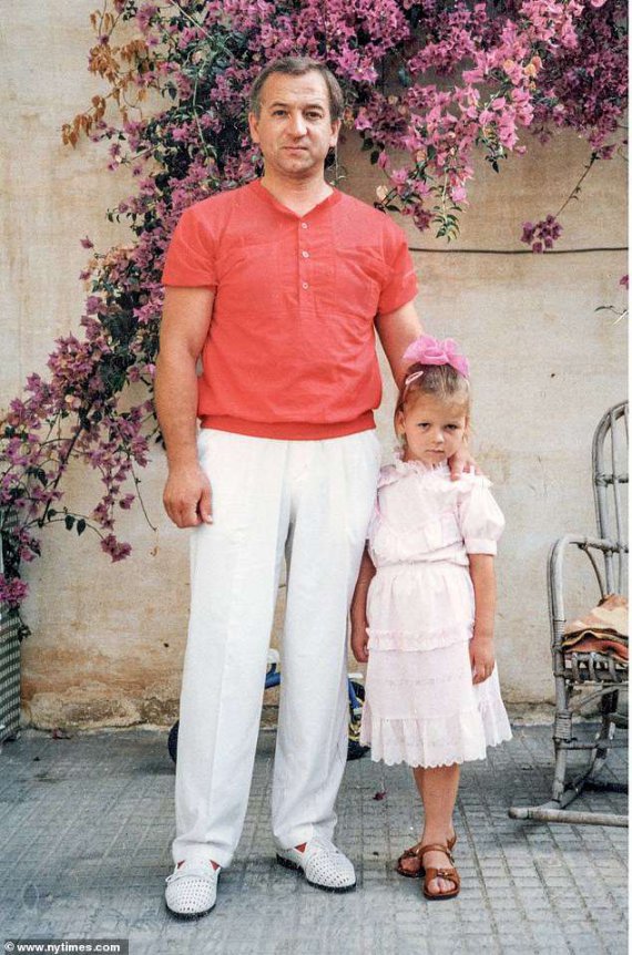 Сергей Скрипаль с дочерью Юлей в 1980 годах
