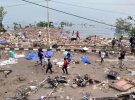 Через потужний цунамі і землетрус у місті Палу на острові Сулавесі загинуло 832 людини. Лікарні переповнені, багатьом людям допомагають просто неба. 