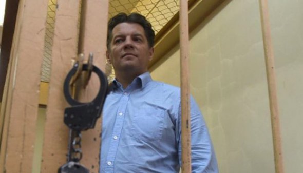 Два года украинский журналист Роман Сущенко находится в незаконном российском заключении. По решению суда должен отбыть там 12 лет тюрьмы. Журналист надеется на возвращение в Украину