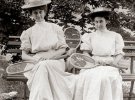 Женщины в головных уборах, начало ХХ века