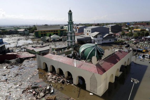 В Індонезії в результаті руйнівного землетрусу і цунамі загинули понад 1,2 тис. осіб