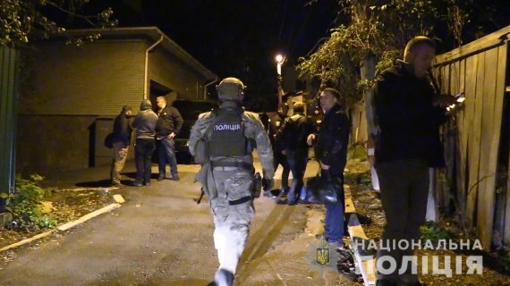 Основной версией ночных событий на столичном Печерске есть нападение на дом с целью ограбления