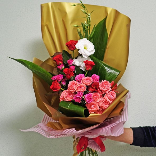 Специалисты в магазине "Квіточка" организовывают доставку цветов в Киеве круглосуточно