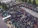 У столиці Інгушетії Магасі багатотисячний мітинг. Люди пішки зійшлися, оскільки дороги до міста перекрили правоохоронці