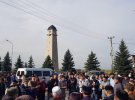 В столице Ингушетии Магасе многотысячный митинг. Люди пешком сошлись, поскольку дороги в город перекрыли правоохранители