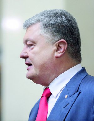 ­Президент Петро ­Порошенко: ”Я не виправдовуюся, а навпаки — звинувачую політичних опонентів у відвертій брехні, підіграванні російській пропаганді”