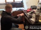 У Києві правоохоронці затримали 33-річну сутенерку.  Разом зі спільницею   налагодила  інтимний бізнес у столичній орендованій квартирі