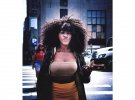 Женщина на улице снята человеком под ником @deadbeat.disco. Снимок победил в категории "Мода"