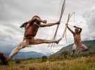 Танцевали мужчины перед войнами, которые в прошлом часто случались между племенами