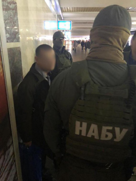 Старший прокурор вимагав хабар