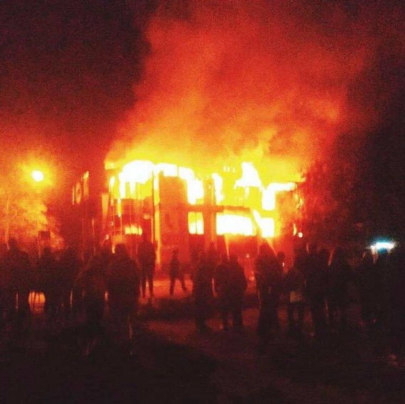 В оккупированном боевиками Антраците сгорел торговый центр