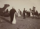 Місцеві гіди разом з туристами в пустелі, 1906 