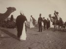 Місцеві гіди разом з туристами в пустелі, 1906
