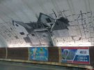 На станции метро "Осокорки" художники рисуют новый мурал