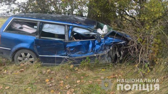 На трассе Киев-Чоп столкнулись легковушка Volkswagen и грузовик Mercedes. Погибла 3-месячная девочка