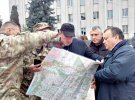 Ніжинські школи №3, №9, №15, №16, №17 приймають евакуйованих людей з Ічнянського району. Там цієї ночі вибухнули склади з боєприпасами