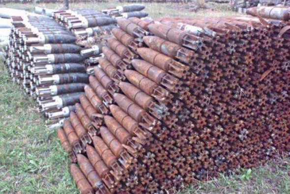 Боєприпаси на 6-му військовому арсеналі у селищі Дружба Ічнянського району Чернігівщини зберігалися під відкритим небом