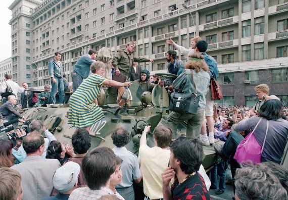 Показали последние дни существования СССР. Фото: Bigpicture