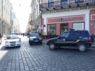 У Чернівцях на вул. Ольги Кобилянської біля кафе "Шансоньє" сталася стрілянина. Поранено чоловіка