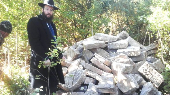 У Чернівцях знайшли юдейські надгробки