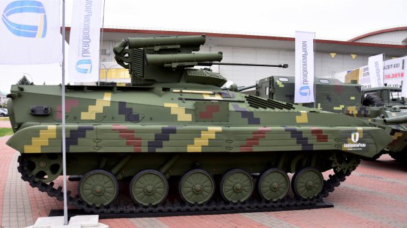15,5-тонная БМП-М1С может транспортировать до 8 военнослужащих и эффективно поддерживать действия пехотных подразделений