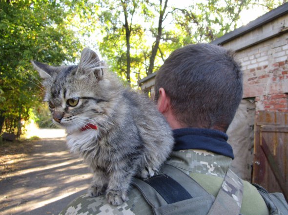 24-річний боєць з позивним "Сепар" та його кіт Уксус