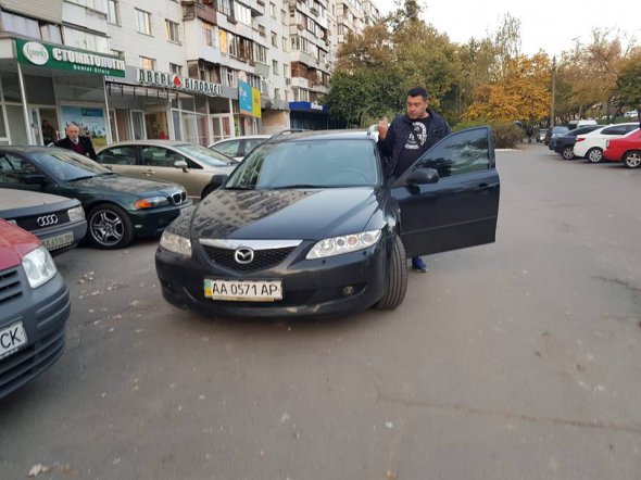 В Киеве «герой» парковки избил мужчину, которому преградил выезд