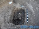 Археологи раскопали древний курган