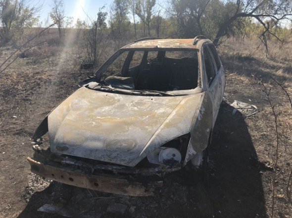 Неподалік від села Червоне Арцизького району Одещини виявили спалений автомобіль Ford із тілом всередині