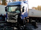 Вблизи села Поташна Бородянского района Киевской области столкнулись легковой автомобиль Volkswagen и грузовик Scania. В результате удара погибли 3 человека