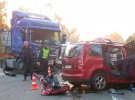 Поблизу села Поташня Бородянського району на Київщині зіткнулися легковий автомобіль Volkswagen та вантажівка Scania. Внаслідок удару загинуло 3 людей