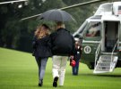 Дональда Трампа и первую леди сфотографувалии возле Белого дома